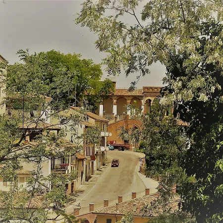 アパート Soffitto Dipinto モンカルヴォ