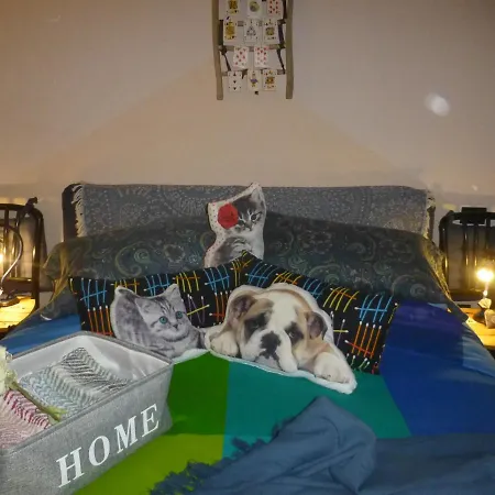 Soffitto Dipinto アパート モンカルヴォ